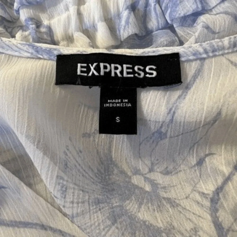 EXPRESS Elasticized Waist Peplum Hem White Chiffon Floral L/S Top NWOT Small - Picture 9 of 9